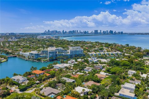 House in Miami Beach, Florida 3 bedrooms, 164.81 sq.m. № 2072663 - photo 23