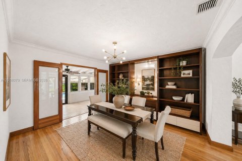 House in Miami Beach, Florida 3 bedrooms, 164.81 sq.m. № 2072663 - photo 16