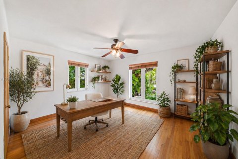 House in Miami Beach, Florida 3 bedrooms, 164.81 sq.m. № 2072663 - photo 13