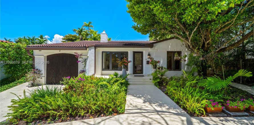 House in Miami Beach, Florida 3 bedrooms, 164.81 sq.m. № 2072663