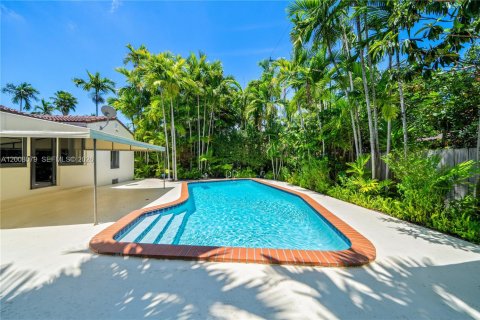 House in Miami Beach, Florida 3 bedrooms, 164.81 sq.m. № 2072663 - photo 20