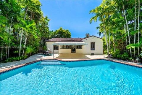 House in Miami Beach, Florida 3 bedrooms, 164.81 sq.m. № 2072663 - photo 2