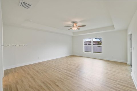 Villa ou maison à vendre à Cape Coral, Floride: 4 chambres, 197.6 m2 № 1819708 - photo 12