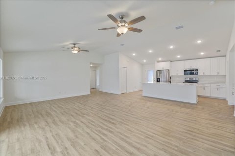 Villa ou maison à vendre à Cape Coral, Floride: 4 chambres, 197.6 m2 № 1819708 - photo 9