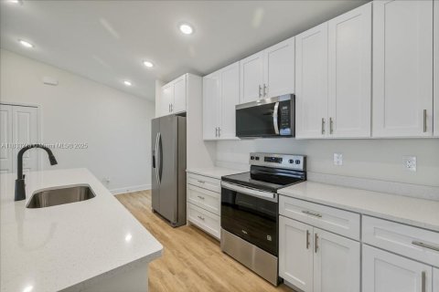 Villa ou maison à vendre à Cape Coral, Floride: 4 chambres, 197.6 m2 № 1819708 - photo 6