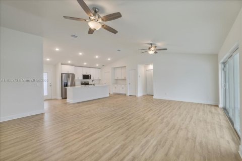 Villa ou maison à vendre à Cape Coral, Floride: 4 chambres, 197.6 m2 № 1819708 - photo 10