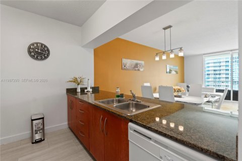 Condominio en venta en Miami, Florida, 1 dormitorio, 76.64 m2 № 2154864 - foto 20