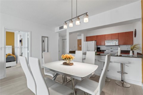 Condominio en venta en Miami, Florida, 1 dormitorio, 76.64 m2 № 2154864 - foto 14