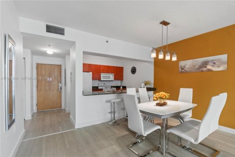 Condominio en venta en Miami, Florida, 1 dormitorio, 76.64 m2 № 2154864 - foto 13