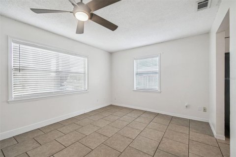 House in Plant City, Florida 3 bedrooms, 84.73 sq.m. № 1919554 - photo 8