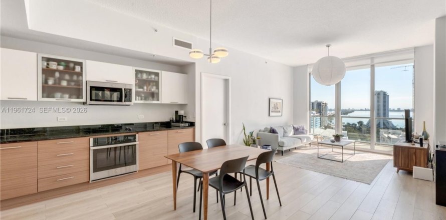 Кондоминиум с 2 спальнями в Майами, Флорида № 2025371