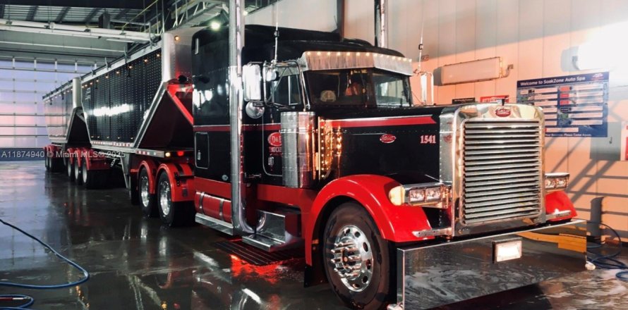 Коммерческая недвижимость в Палм-Бич, Флорида № 1980189