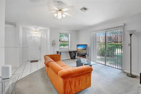 House in Davie, Florida 3 bedrooms, 114.08 sq.m. № 1794361 - photo 9