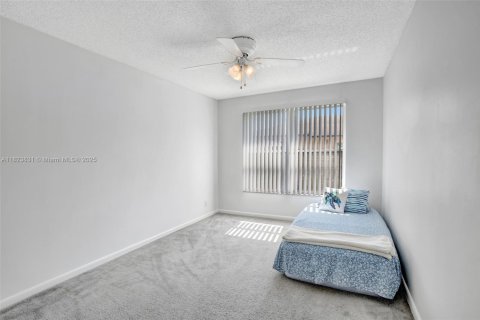 House in Davie, Florida 3 bedrooms, 114.08 sq.m. № 1794361 - photo 12