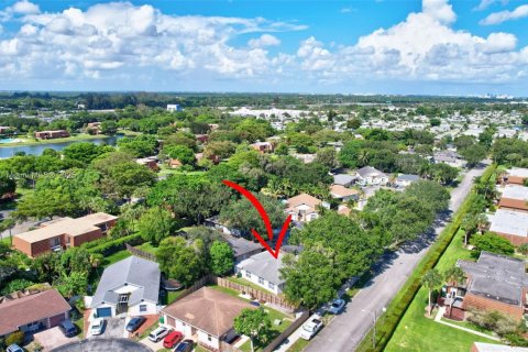 House in Davie, Florida 3 bedrooms, 114.08 sq.m. № 1794361 - photo 28