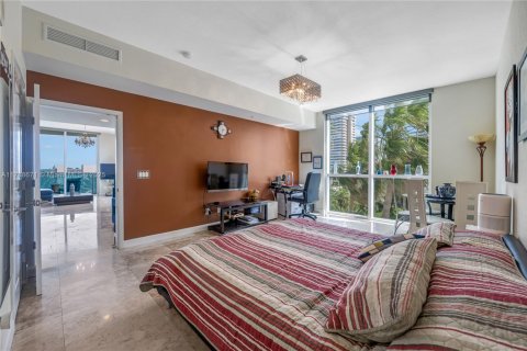 Condominio en venta en Hallandale Beach, Florida, 2 dormitorios, 167.41 m2 № 1735947 - foto 14