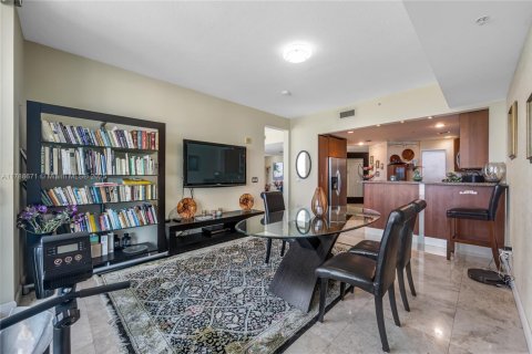 Condominio en venta en Hallandale Beach, Florida, 2 dormitorios, 167.41 m2 № 1735947 - foto 12