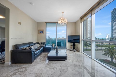 Condominio en venta en Hallandale Beach, Florida, 2 dormitorios, 167.41 m2 № 1735947 - foto 9