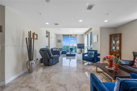 Condominio en venta en Hallandale Beach, Florida, 2 dormitorios, 167.41 m2 № 1735947 - foto 10