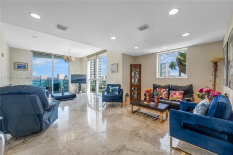 Condominio en venta en Hallandale Beach, Florida, 2 dormitorios, 167.41 m2 № 1735947 - foto 11