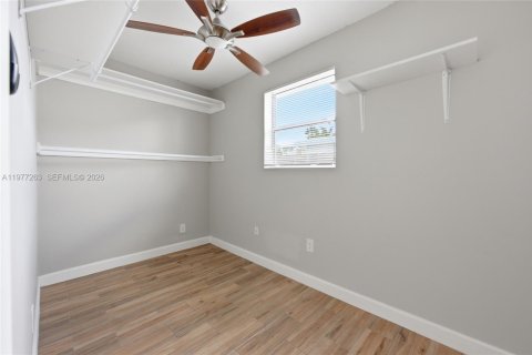 House in Oakland Park, Florida 3 bedrooms, 202.25 sq.m. № 2041790 - photo 24