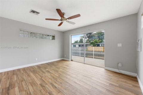 House in Oakland Park, Florida 3 bedrooms, 202.25 sq.m. № 2041790 - photo 22