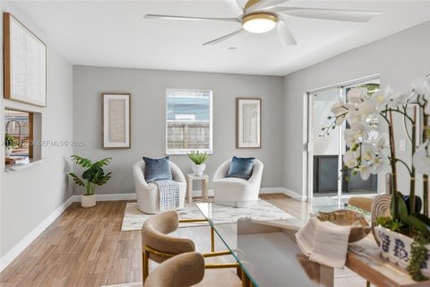 House in Oakland Park, Florida 3 bedrooms, 202.25 sq.m. № 2041790 - photo 15