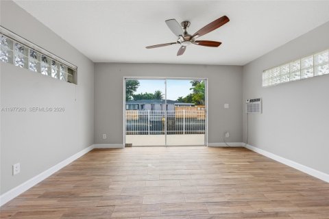 House in Oakland Park, Florida 3 bedrooms, 202.25 sq.m. № 2041790 - photo 21