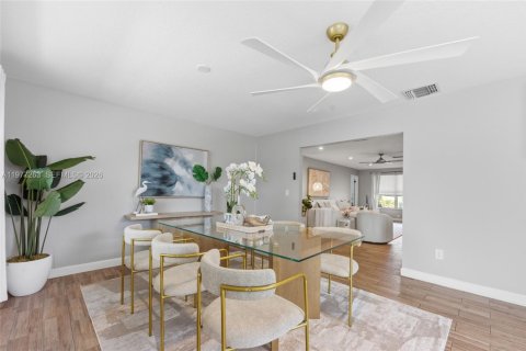 House in Oakland Park, Florida 3 bedrooms, 202.25 sq.m. № 2041790 - photo 13