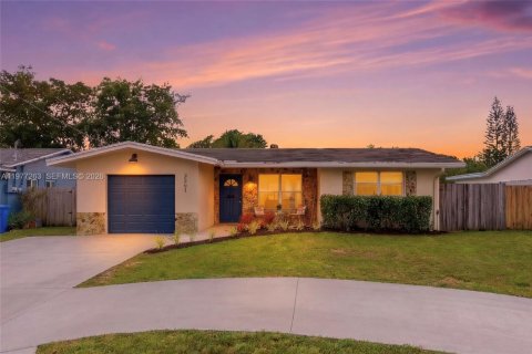 House in Oakland Park, Florida 3 bedrooms, 202.25 sq.m. № 2041790