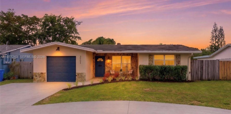 House in Oakland Park, Florida 3 bedrooms, 202.25 sq.m. № 2041790