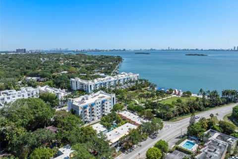 Condo in Miami, Florida, 2 bedrooms  № 2019117 - photo 6