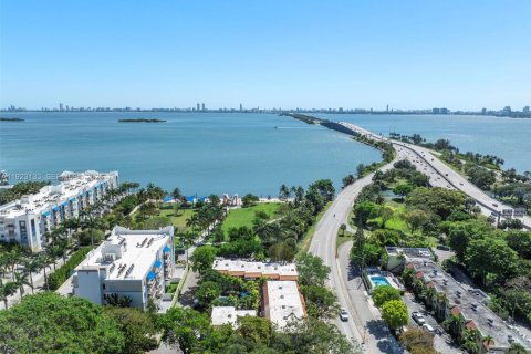 Condo in Miami, Florida, 2 bedrooms  № 2019117 - photo 5