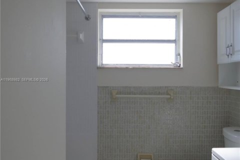 Condo in Miami, Florida, 1 bedroom № 2031851 - photo 7