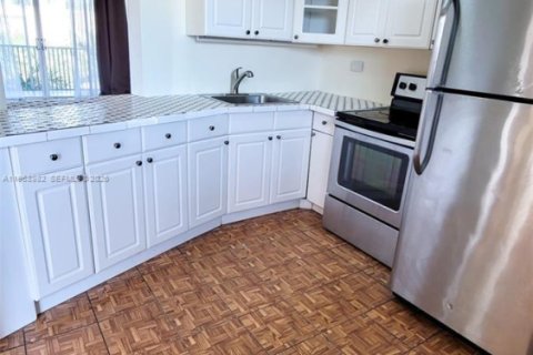 Condo in Miami, Florida, 1 bedroom № 2031851 - photo 30