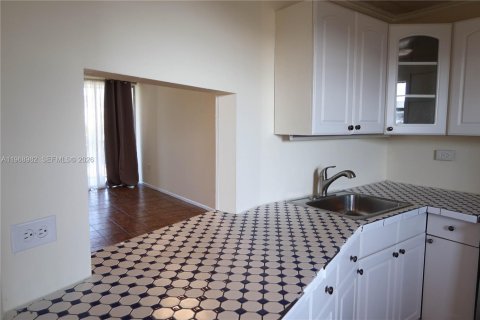 Condo in Miami, Florida, 1 bedroom № 2031851 - photo 27