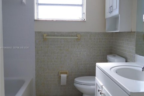 Condo in Miami, Florida, 1 bedroom № 2031851 - photo 8