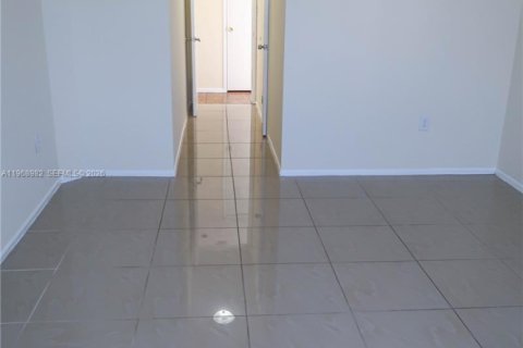 Condo in Miami, Florida, 1 bedroom № 2031851 - photo 19