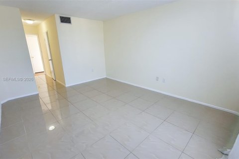 Condo in Miami, Florida, 1 bedroom № 2031851 - photo 22