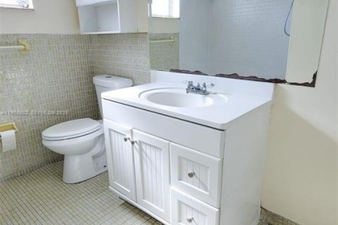 Condo in Miami, Florida, 1 bedroom № 2031851 - photo 12