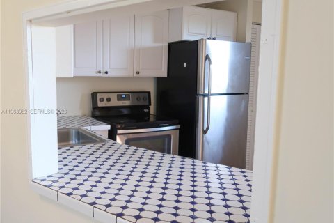 Condo in Miami, Florida, 1 bedroom № 2031851 - photo 28