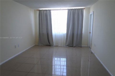 Condo in Miami, Florida, 1 bedroom № 2031851 - photo 16