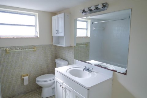 Condo in Miami, Florida, 1 bedroom № 2031851 - photo 6