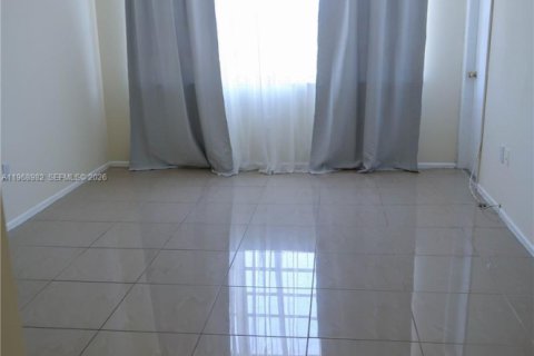 Condo in Miami, Florida, 1 bedroom № 2031851 - photo 15