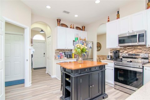 Casa en venta en Tampa, Florida, 5 dormitorios, 220.27 m2 № 1320469 - foto 2