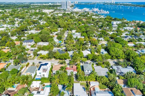 House in West Palm Beach, Florida 4 bedrooms, 387.31 sq.m. № 2184953 - photo 5