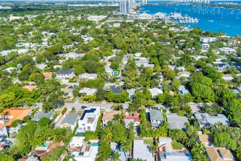 House in West Palm Beach, Florida 4 bedrooms, 387.31 sq.m. № 2184953 - photo 6