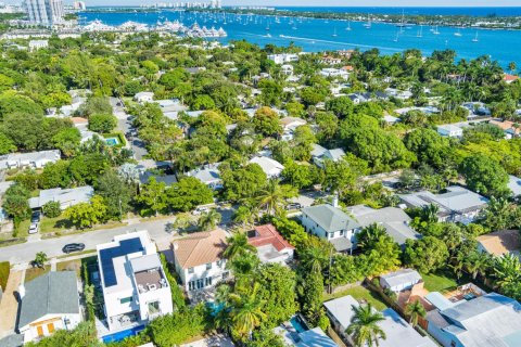 House in West Palm Beach, Florida 4 bedrooms, 387.31 sq.m. № 2184953 - photo 7