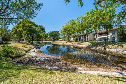 Condominio en venta en Coconut Creek, Florida, 2 dormitorios, 77.11 m2 № 1792487 - foto 26