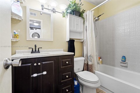 Condominio en venta en Coconut Creek, Florida, 2 dormitorios, 77.11 m2 № 1792487 - foto 17